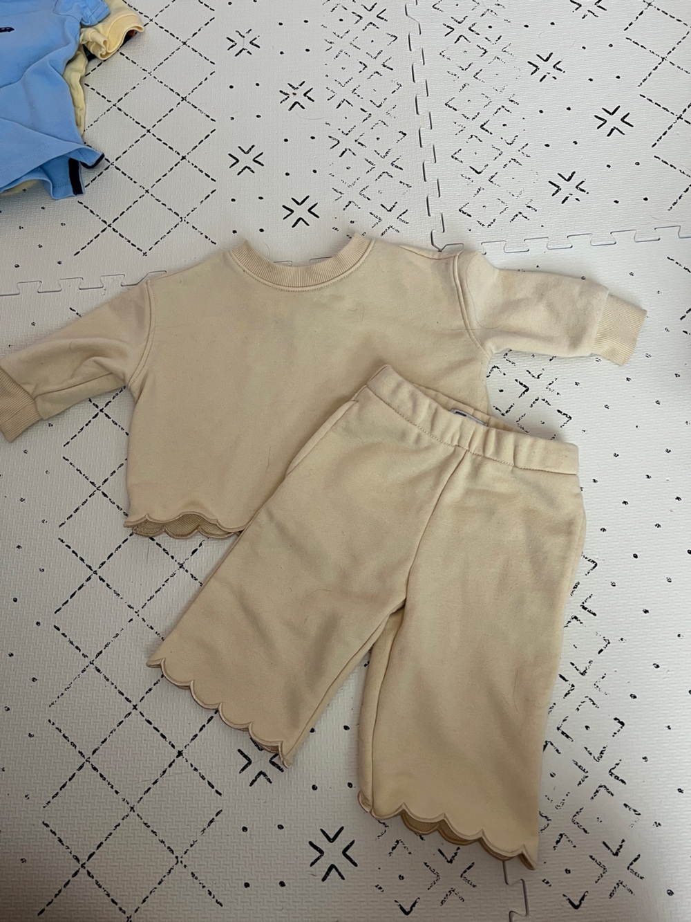 Sofia grainge yellow matching set 9 months